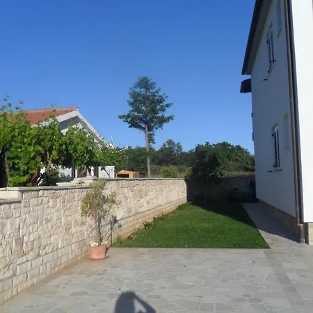 Studio In With Terrace, Air Conditioning, Washing Machine Medulin