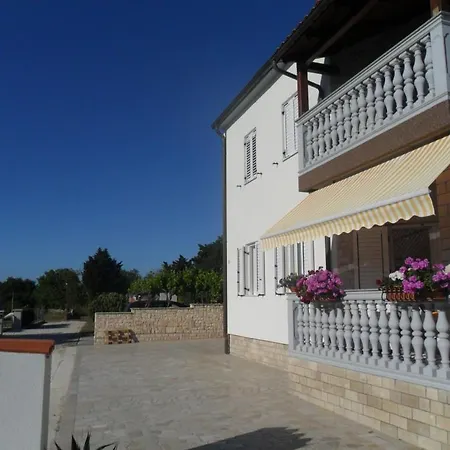 Studio In With Terrace, Air Conditioning, Washing Machine *