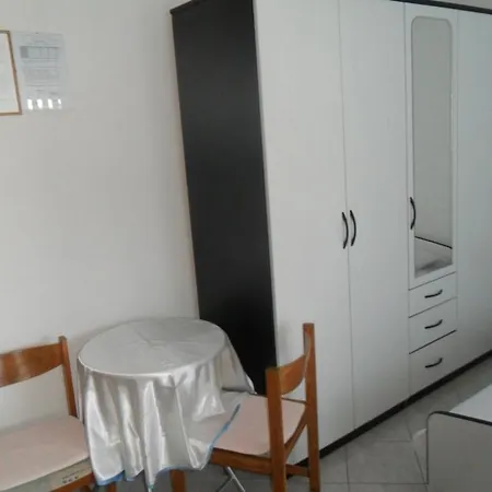 Studio In With Terrace, Air Conditioning, Washing Machine Apartmán